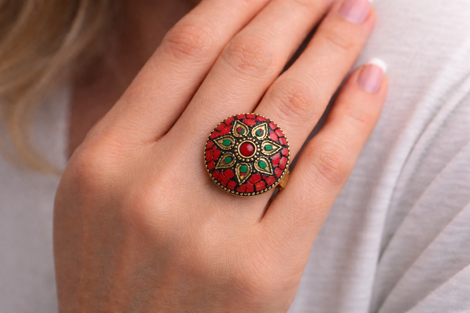 Красивые кольца: Как выбрать идеальные женские кольца для повседневного и праздничного образа